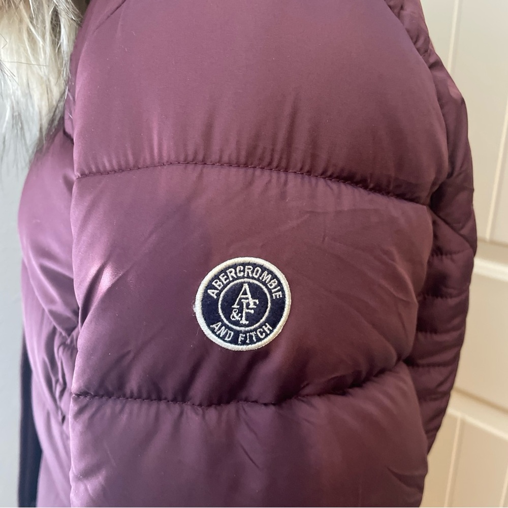 Abercrombie & Fitch Burgundy Puffer Jacket with Faux Fur Hood NWT - Picture 3 of 8